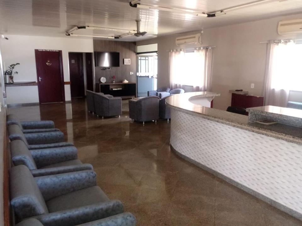 Giroto Hotel Realeza Exterior photo